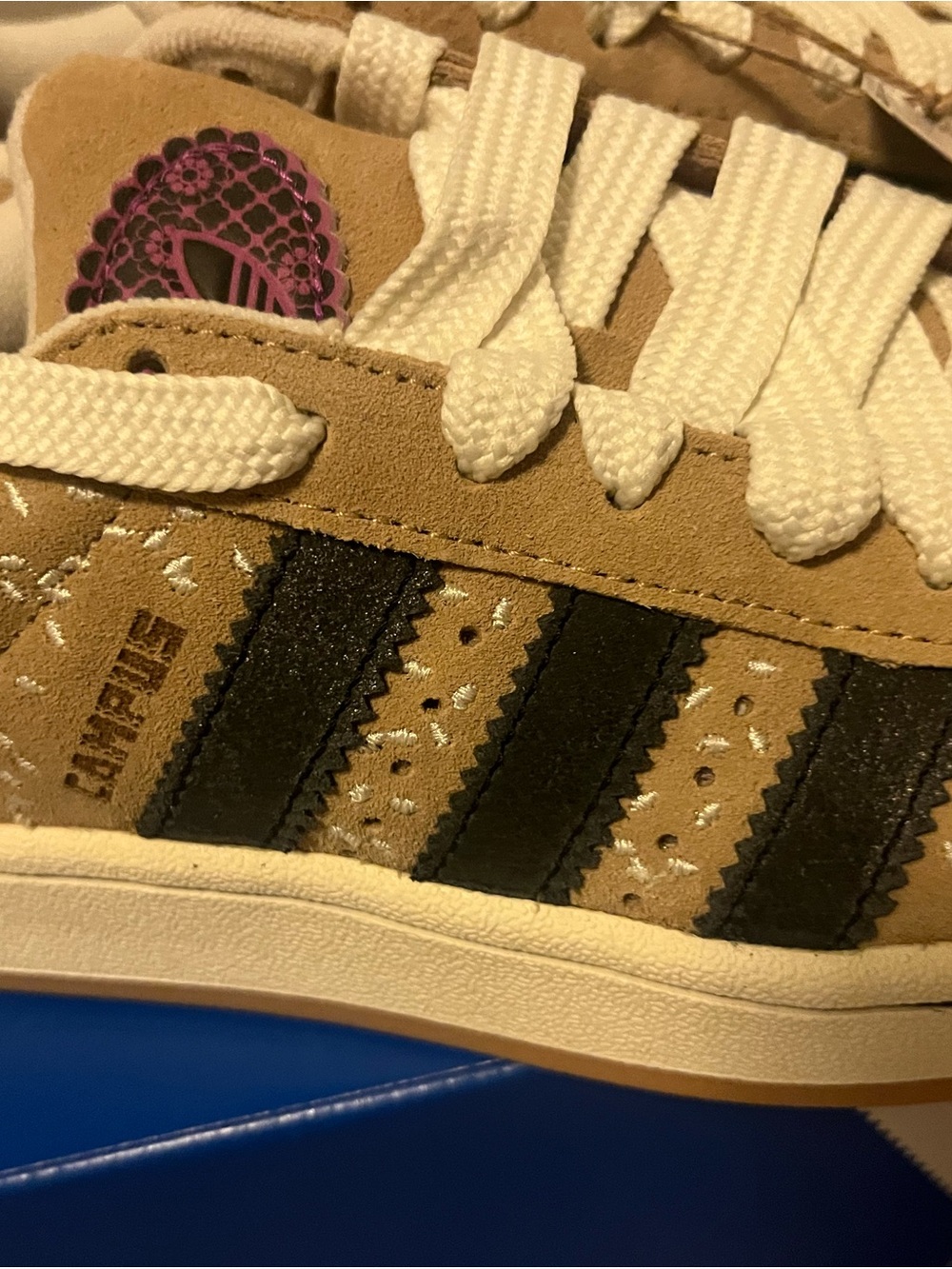 adidas campus pan de muertos 5.5. W